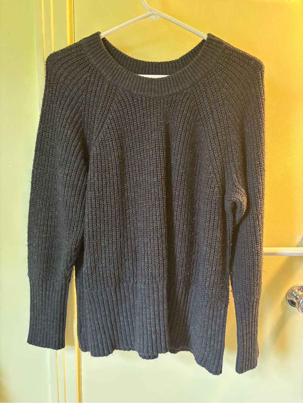 Universal Thread Dark Charcoal Ribbed Crewneck Sweater